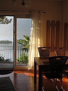 Ferienwohnung in Ronco sopra Ascona - Esstisch mit Seeblick