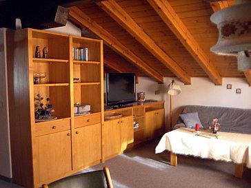 Ferienwohnung in Karersee-Welschnofen - Schrankwand mit Fernseher