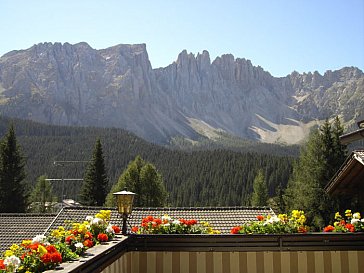 Ferienwohnung in Karersee-Welschnofen - Aussicht vom Balkon auf den Latemar