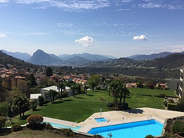 Ferienwohnung in Lugano-Cadro - Blick vom Schwimmbad in Richtung Lugano