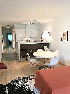 Ferienwohnung in Lugano-Cadro - Vom Wohn-Essbereich in Richtung Zimmer und Bäder