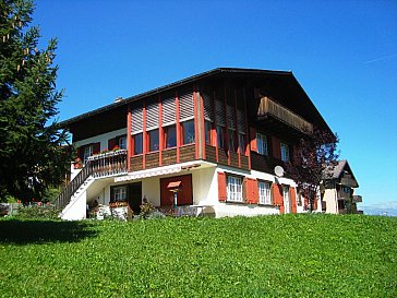 Ferienhaus in Lumbrein - Haus Casa Miraterri Südfassade mit Umschwung