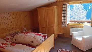 Ferienhaus in Lumbrein - Schlafzimmer mit Doppelbett