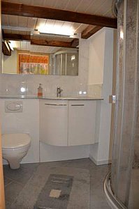 Ferienwohnung in Brunnadern - Dusche WC