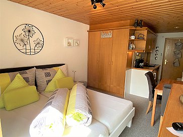 Ferienwohnung in Scuol - Ab Terrassentüre Richtung Küche