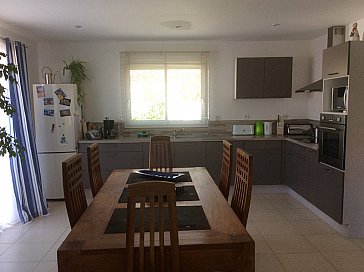 Ferienhaus in Sauvian - Küche, Wohn- und Esszimmer