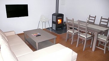 Ferienwohnung in Rheinhausen - Kaminofen Esstisch