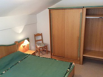 Ferienwohnung in St. Ulrich am Pillersee - Schrank im Schlafzimmer