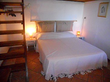 Ferienhaus in Terricciola-Casanova - Schlafzimmer mit Doppelbett