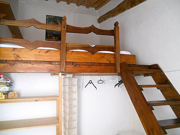 Ferienhaus in Terricciola-Casanova - Kinderzimmer mit 2 Betten auf der Galerie