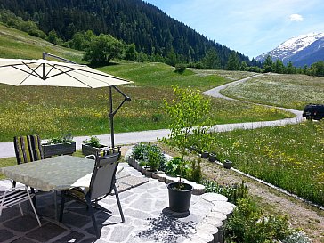 Ferienhaus in Camuns - Haus Siemi: Sitzplatz