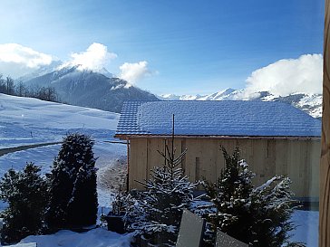 Ferienhaus in Camuns - Haus Siemi: Sitzplatz Winter