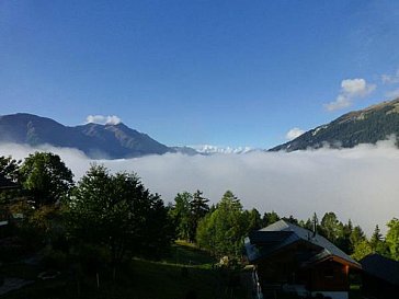 Ferienwohnung in Bellwald - Aussicht über den Wolken