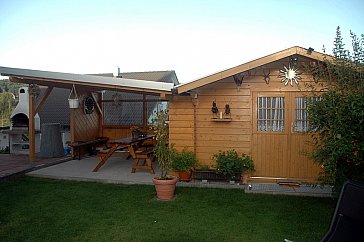 Ferienwohnung in Stockach - überdachter Sitzplatz mit Grill