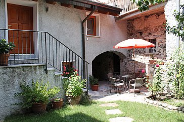 Ferienwohnung in Porto Valtravaglia - Gemütliches Sitzen im Garten