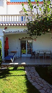 Ferienhaus in Miami Playa, Miami Platja - Privater Garten hinter dem Haus