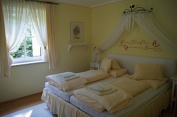 Ferienwohnung in Loich - Schlafzimmer Bettengrösse 200x210