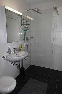Ferienwohnung in Losone - Badzimmer mit Dusche