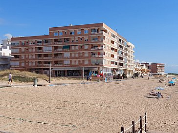 Ferienwohnung in La Mata - Strand vor dem Haus Adelaida