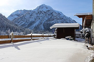 Ferienwohnung in Mittelberg - Blick von hinter dem Haus