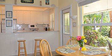 Ferienwohnung in Delray Beach - Kitchen & dining with a view