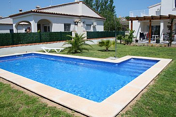 Ferienhaus in Riomar, Riumar - Garten mit Pool