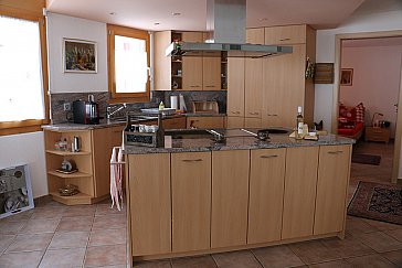 Ferienwohnung in Grächen - Küche mit Kochinsel