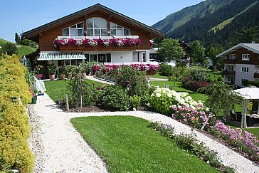 Ferienwohnung in Hirschegg - Garteanlage