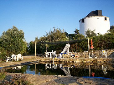 Ferienhaus in Santiago do Cacém - Badesee vor Windmühle