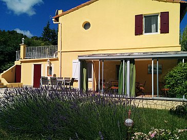 Ferienhaus in Vaison-la-Romaine - Haus mit Lavendel