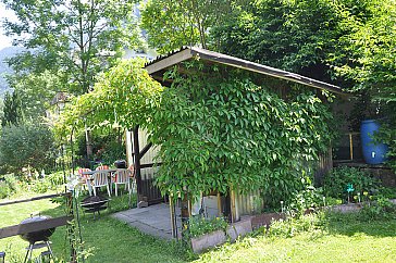 Ferienwohnung in Rüti - Blick in garten