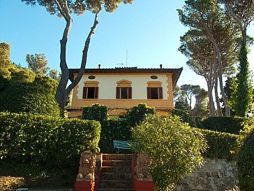 Ferienhaus in Livorno - Blick aus dem Park