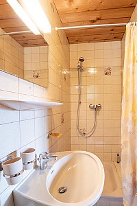 Ferienwohnung in Raggal - Badezimmer