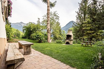 Ferienwohnung in Raggal - Garten im Sommer