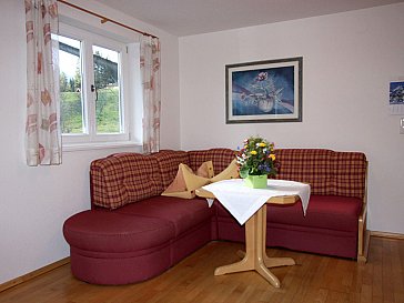Ferienwohnung in Mittelberg - Wohnzimmer mit Sitzecke