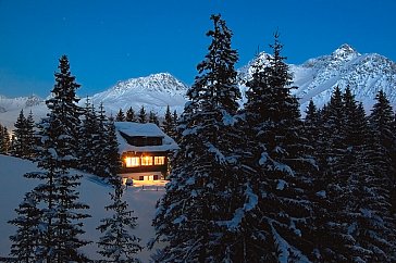 Ferienwohnung in Arosa - Chalet Märliwald bei Nacht