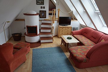 Ferienwohnung in Hinterzarten - Wohnzimmer Sitzbereich mit Ofen