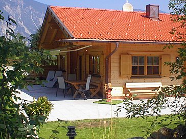 Ferienhaus in Sautens - Hinteransicht Sommer