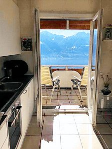 Ferienwohnung in Contra - Küche, direkter Ausgang auf Terrasse