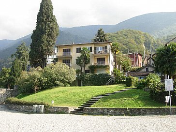 Ferienwohnung in Zenna - Haus mit Wiese/Strand (Wohnung oben rechts)