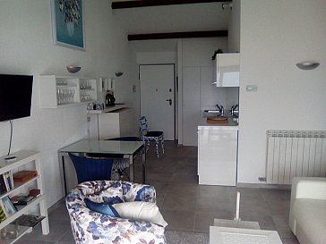 Ferienwohnung in Cuasso al Monte - Küche und Wohnungstüre