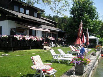 Ferienwohnung in Egg am Faaker See - Ferienwohnungen Mistelbauer DIREKT am See Wiese