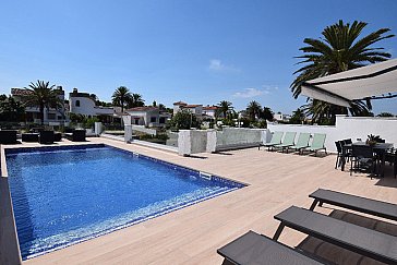 Ferienhaus in Ampuriabrava - Swimmingpool (8 x 4 m) mit römischer Treppe