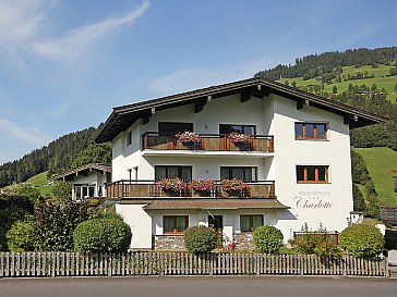 Ferienwohnung in Westendorf - Appartementhaus im Sommer