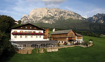 Ferienwohnung in Völs am Schlern - Hofbild