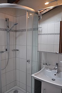 Ferienhaus in Vira-Gambarogno - Dusche, Wc