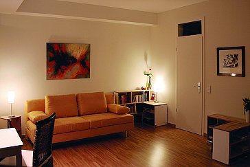 Ferienwohnung in Dresden - Schlafsofa im Wohnzimmer des Apartments