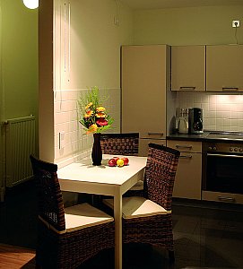 Ferienwohnung in Dresden - Essplatz zwischen Küche und Wohnzimmer