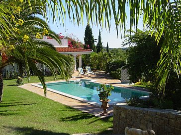 Ferienhaus in Santa Bárbara de Nexe - Garten mit Pool