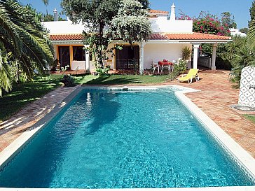 Ferienhaus in Santa Bárbara de Nexe - Poolbereich